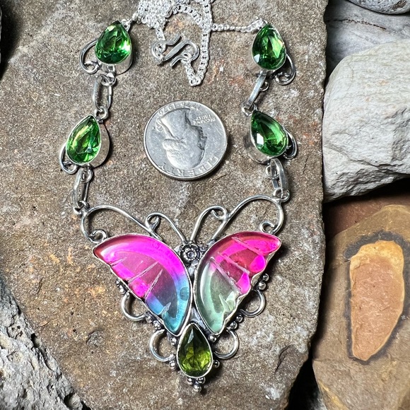 Bi-color tourmaline & peridot butterfly necklace - Picture 5 of 7